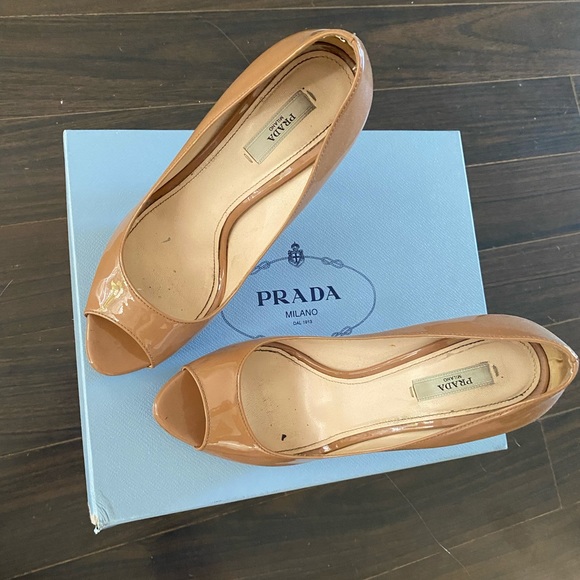 Prada nude patent peep toe pumps - Picture 3 of 6